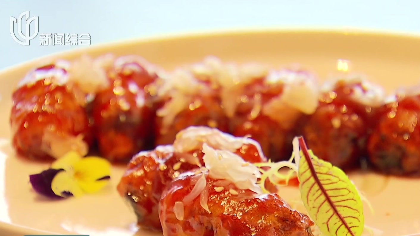 尝鲜“深坑”美味 “果香爆浆”菠萝咕咾肉