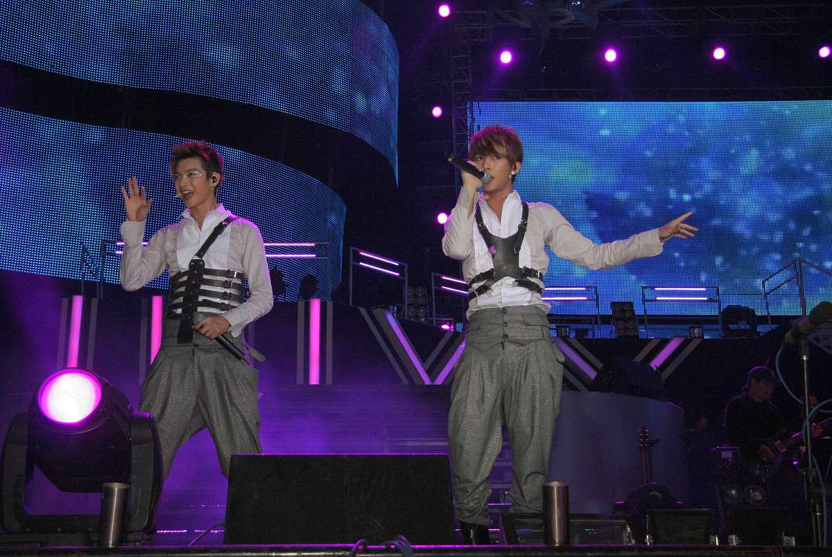 2009年4月11日,上海,飞轮海"想入飞飞世界巡回演唱会"在上海大舞台正
