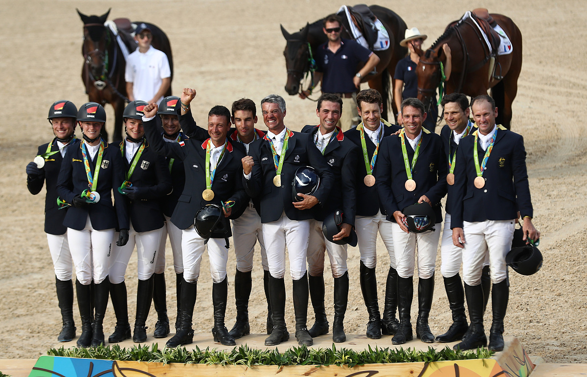 请简要介绍一下南非国家板球队的历史包括获得的荣誉和参加的国际赛事。