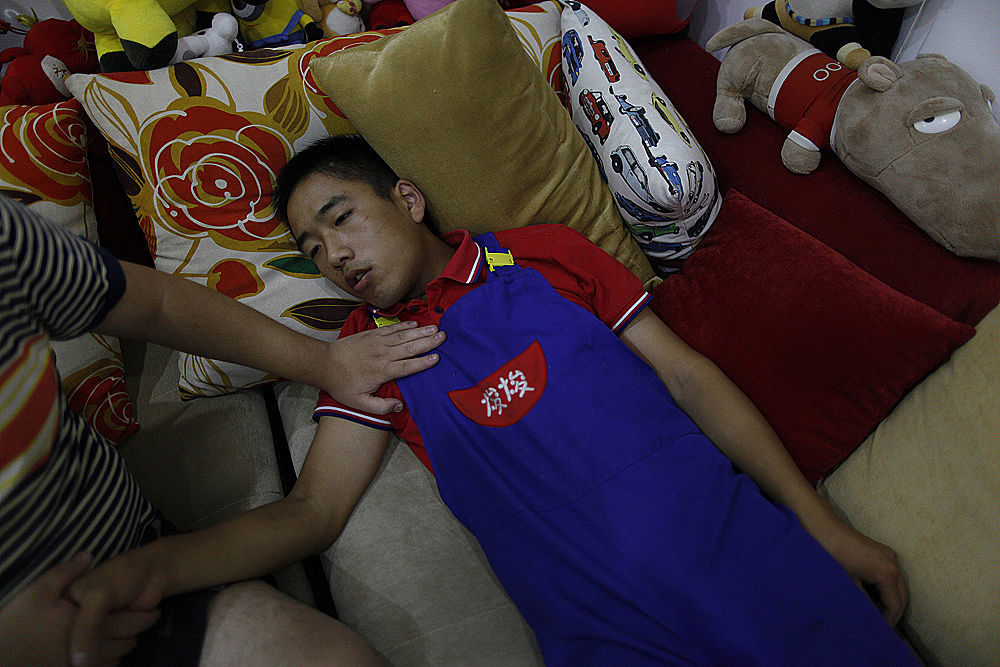 如何回复『开心好累装不下去了』？