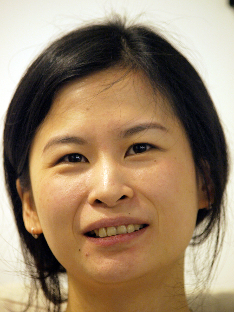 ***_***2010年4月18日,长篇<strong>小说</strong>《天空晴朗晴朗》书作者周嘉宁.