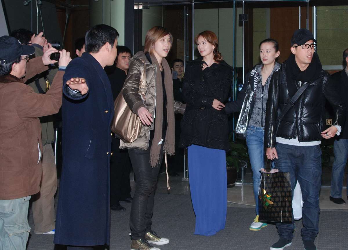 <strong>2</strong>009年2月28日,上海,2009新娱乐慈善群星会颁奖晚会当日在上海大剧院