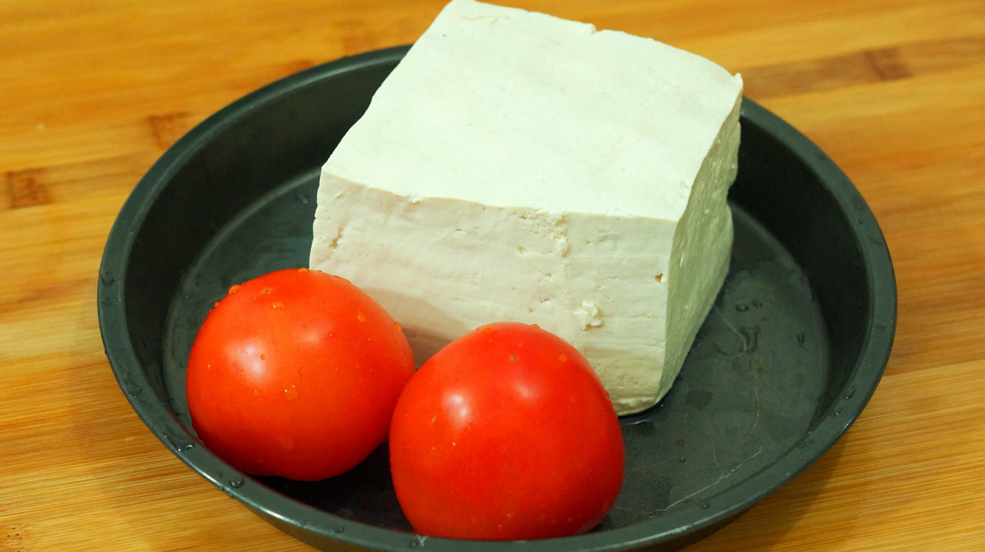 豆腐与西红柿一起做,没想到这么好吃,简单营养又下饭,比肉还香