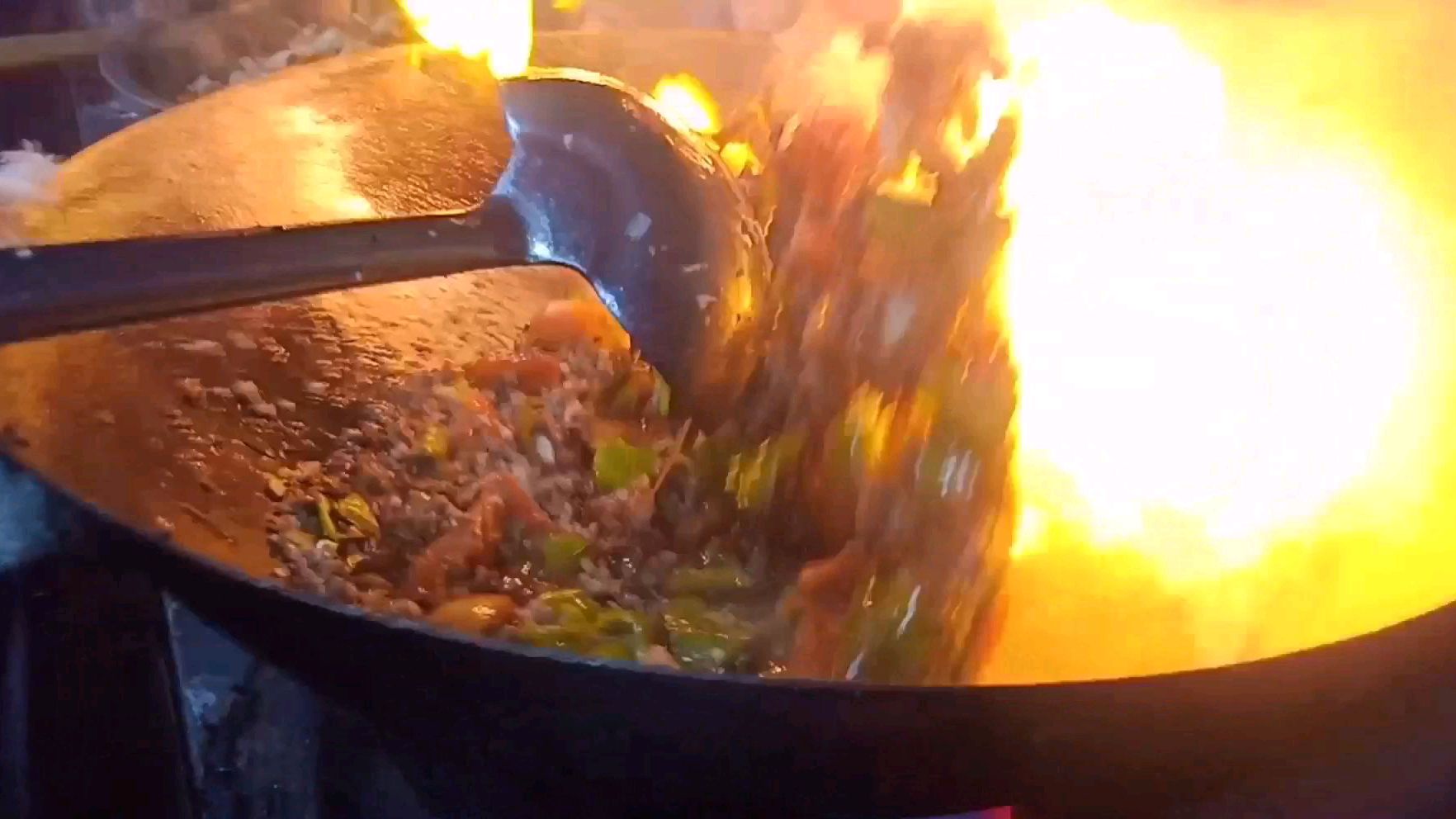 酒店包席满月宴点了个肉沫茄子,吃起来不错,分享给大家