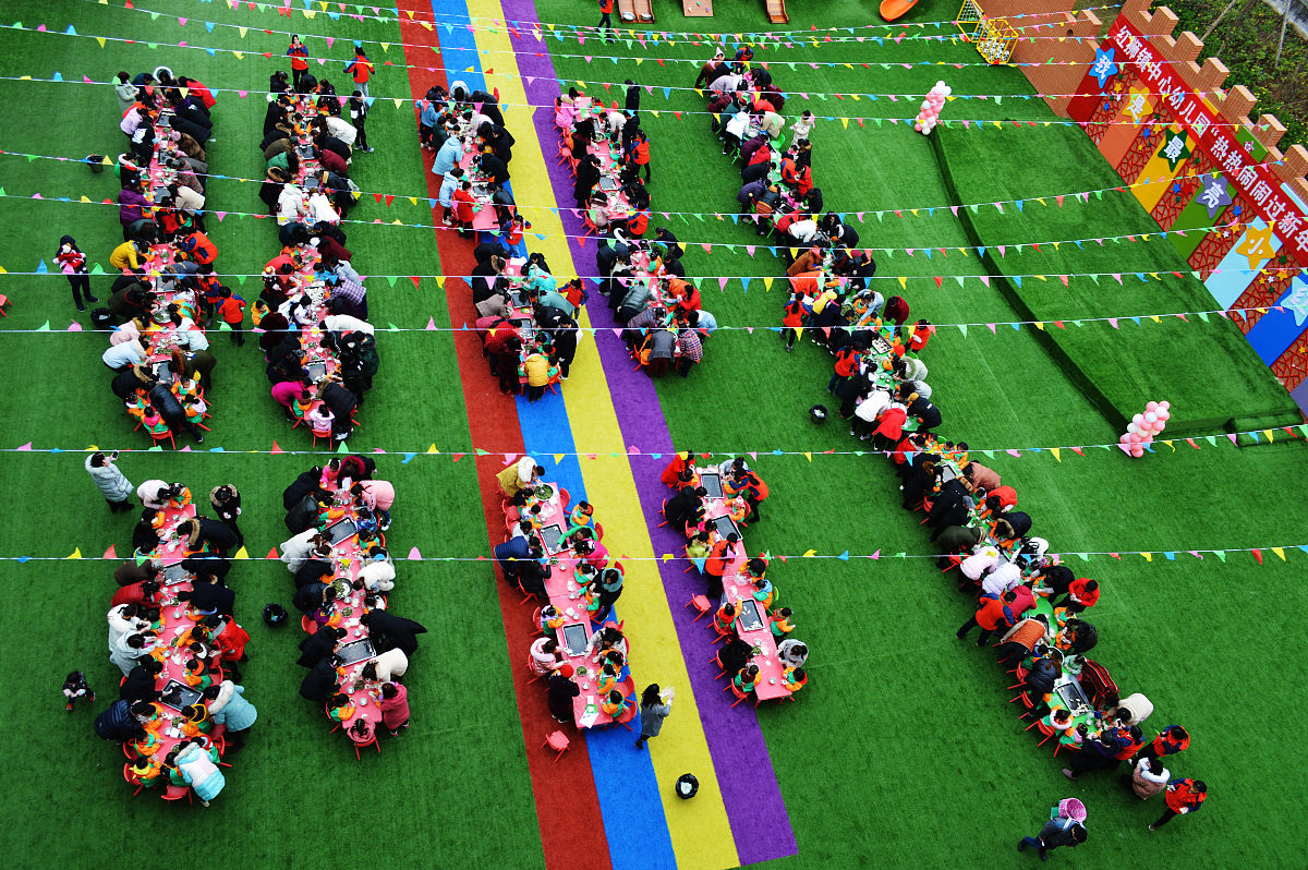 帮我写一个80字左右的新初一家长会报道稿件