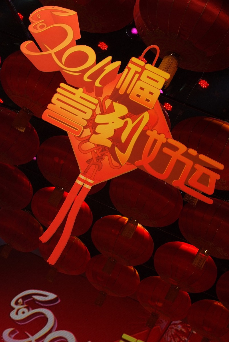 写一份直播方案要素如下：1开场白要感人2嘉宾是夏海生3产品是空气净化器4直播方案要完整5直播时间30分钟6直播气氛活跃7生成2000字