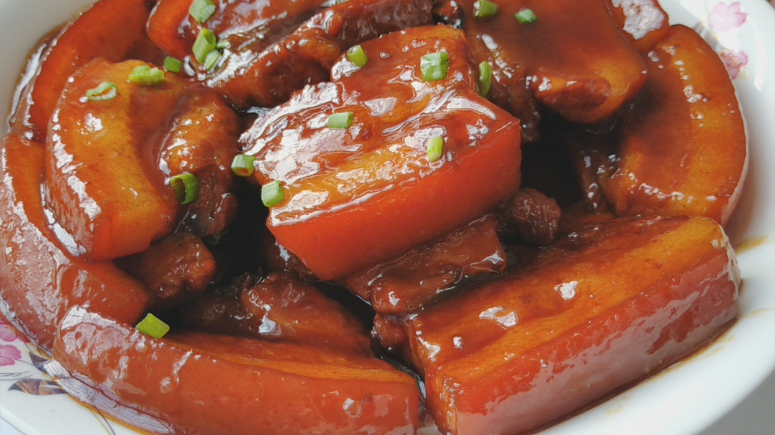 这才是红烧肉最正宗好吃的做法,简单味美,上桌一滴汤汁都吃不剩