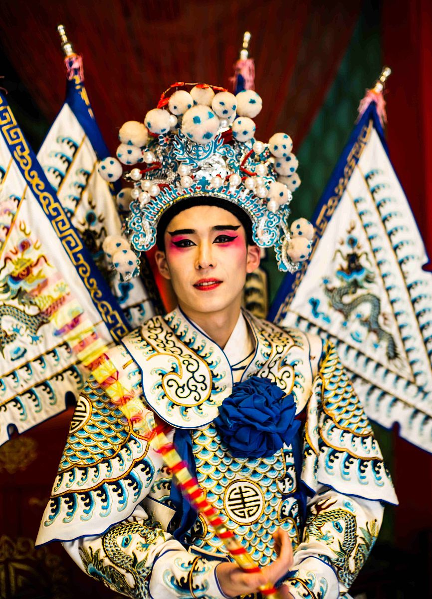 麒麟一大王变脸戏嫂娘 这句话是什么意思帮我用180字详细描述