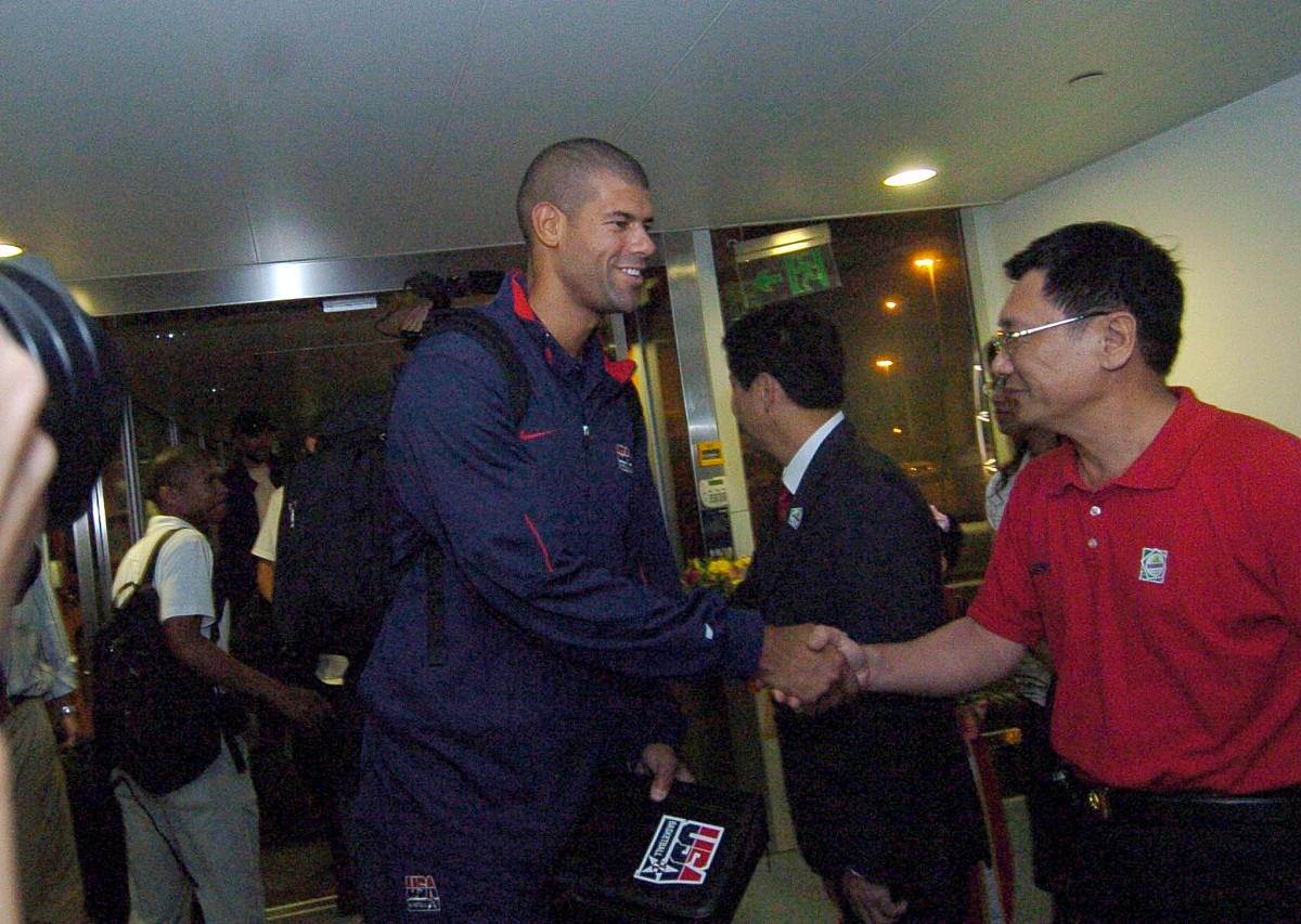 从美国飞到广州应该从哪里出发？有哪些航班？