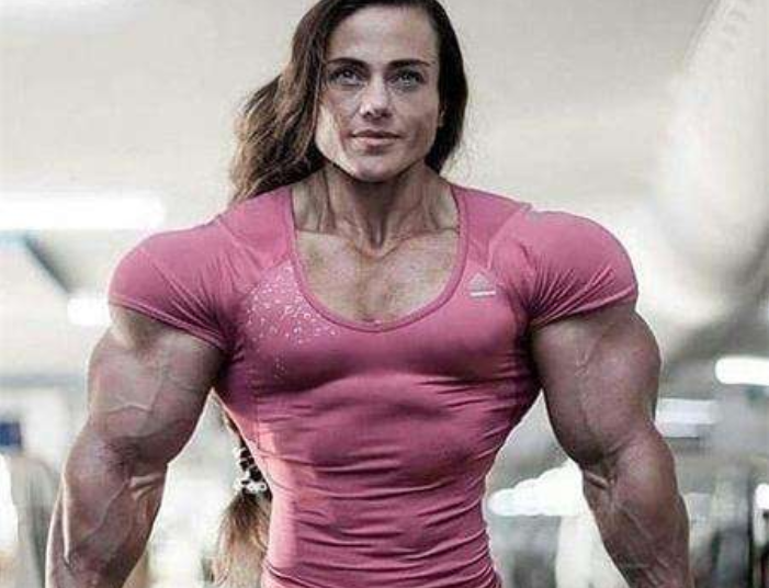 健身界最强壮的美女,肌肉线条清晰可见,男人看到都要发慌!