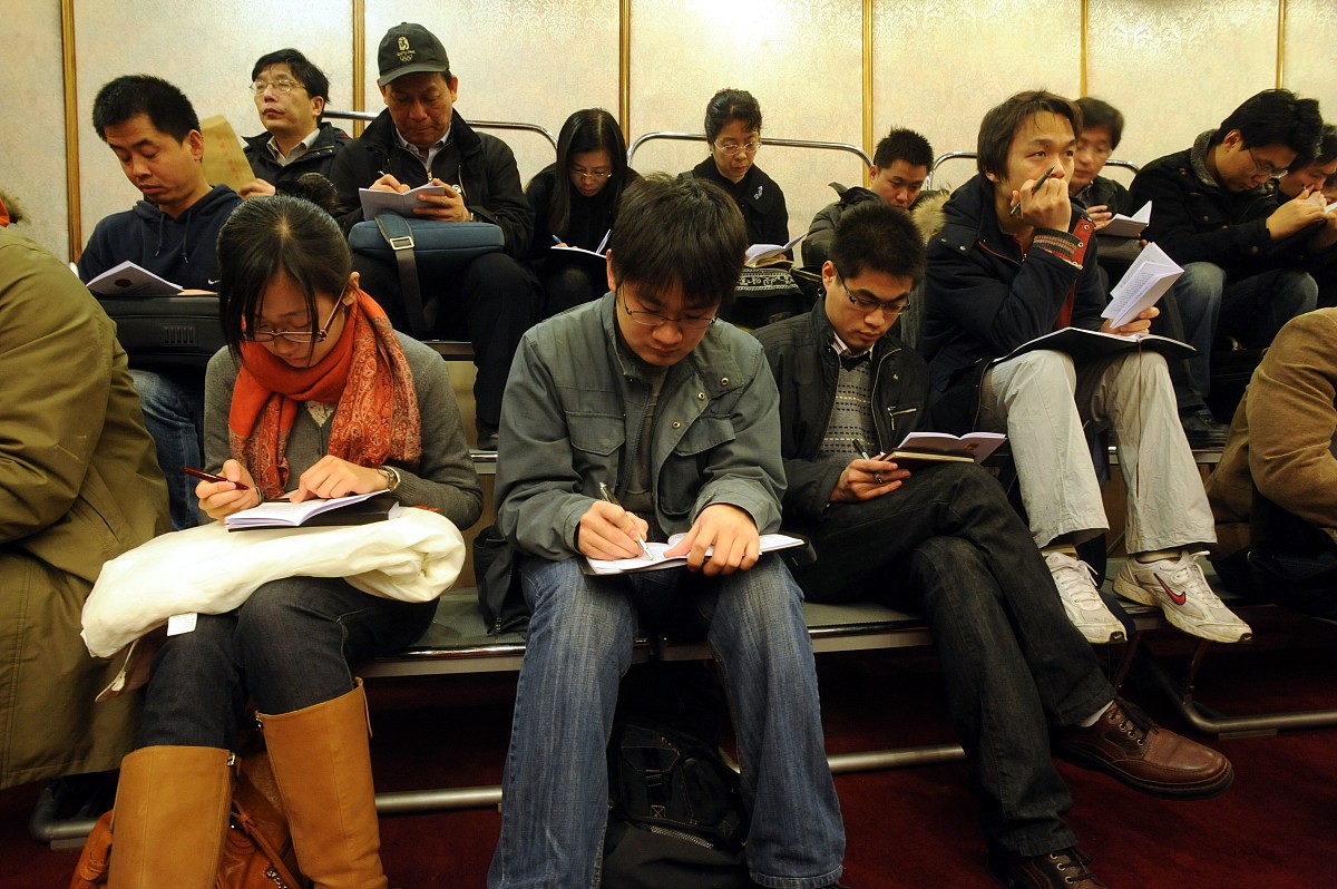 ***_***2009年3月1日,两会新闻中心举行新闻通气会,并组织上会记者在