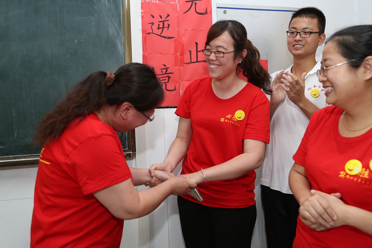 用中文润色和完善这句话但这里面象征着我对这个岗位对教学楼服务队对勤工助学对整段上岗时光的热情和责任它始终激励着我