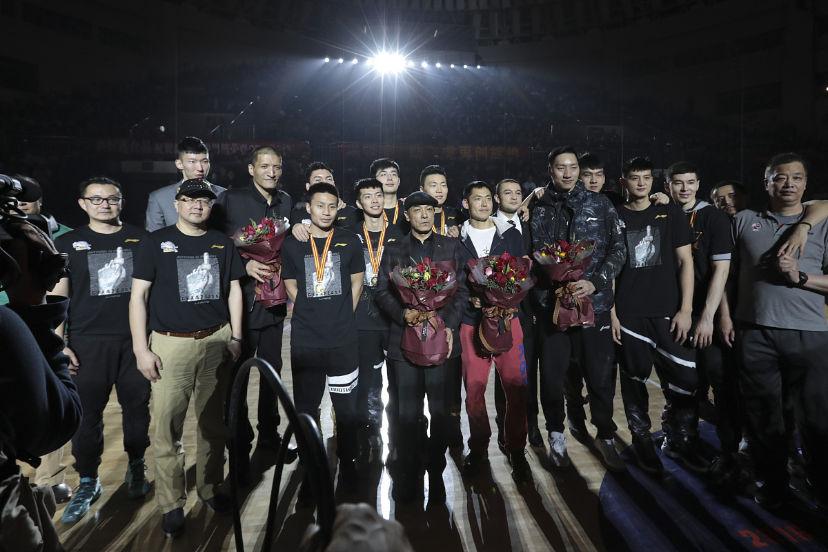 Uzi回归引爆热潮：原因解析及电竞行业发展趋势