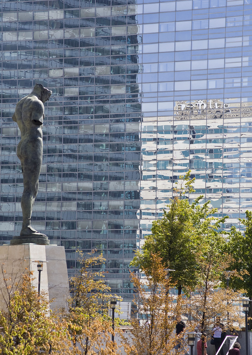 ***_***2009年8月14日,巴黎的现代化建筑群-拉德芳斯自上世纪50年代开