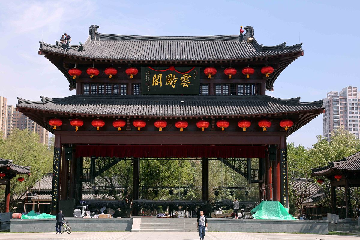 ***_***2017年4月28日,沈阳,建设中的辽代建筑云飏阁.