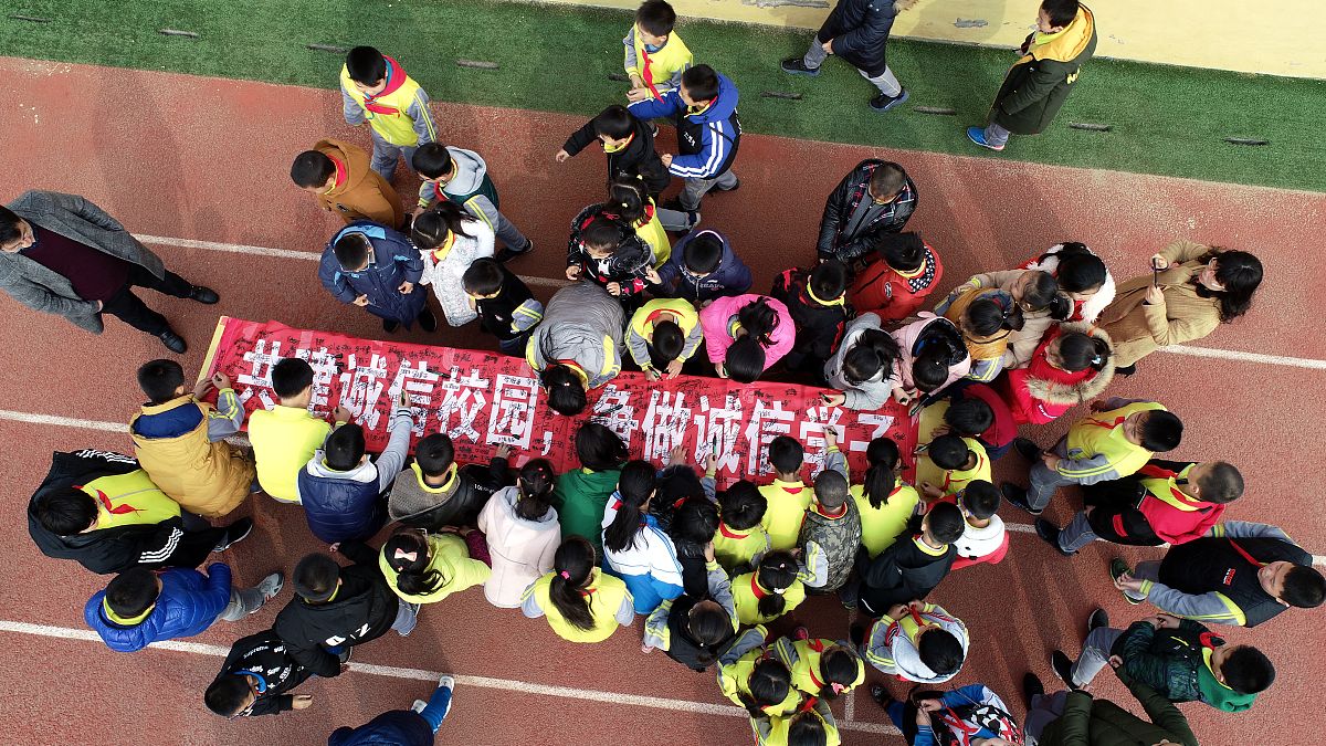 诚信校园建设汇报材料 三千字诚信校园建设是当前教育领域的热点话题也是学校管理工作的重要内容。为了落实国家教育部门的相关政策我们学校积极推进诚信校园建设加强学生思想道德建设提高学生的诚信意识和素质。以下是我们学校在诚信校园建设方面所做的一些工作和取得的成果。一、加强诚信教育学校开设了《诚信教育》课程通过讲授诚信理念、案例分析、道德教育等方式引导学生树立诚信意识增强道德素质。同时学校还通过各种形式的