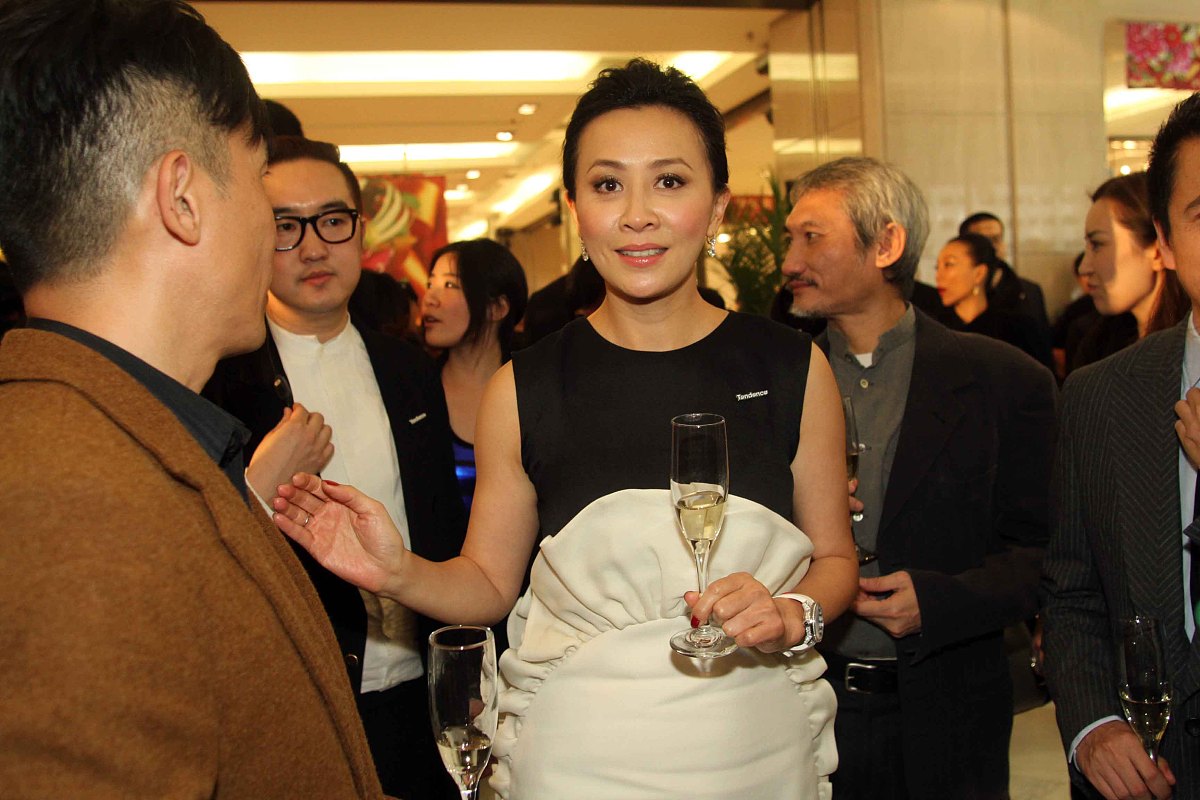 2011年11月3日,北京,明星代理的某著名腕表品牌在北京开店.***_***  