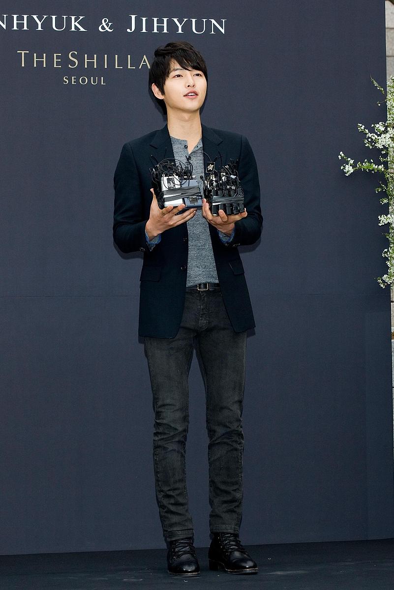 2012年4月13日,首尔,韩国女艺人全智贤13日下午在首尔新罗酒店举行了