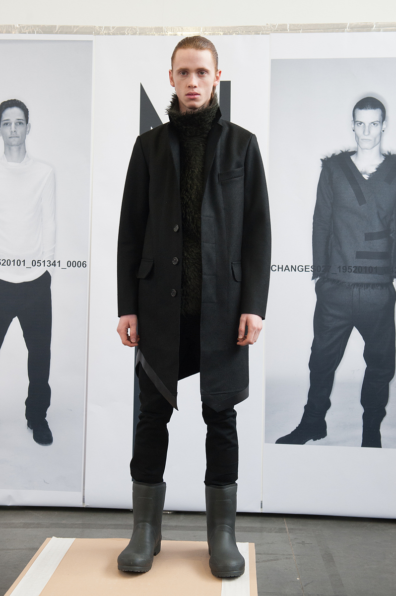 用美式英语写3条关于Mens Winter Faux-Fur Coat Turn-Down Collar Long Jackets Warm OverCoat产品的正面评论。内容附带评论标题评论单词数量小于40个单词。