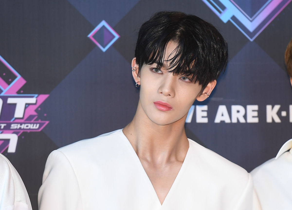 2019年8月22日,韩国首尔,明星参加《m倒计时》彩排.jinyoung of cix p