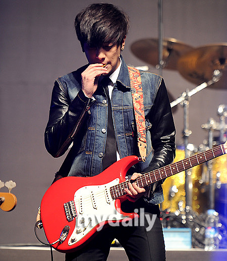 2012年3月26日,韩国音乐组合cnblue于上午在首尔举行了面向国内外媒体