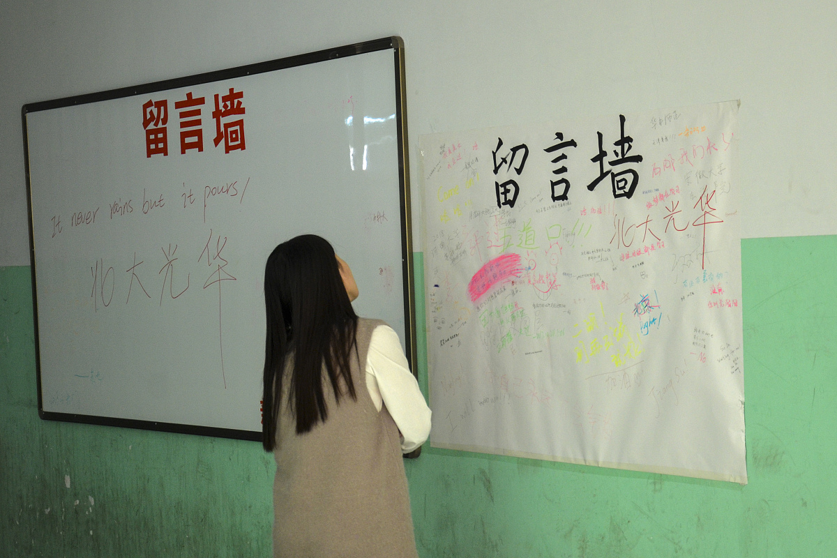 以优、良、中三个 分别写大学生班级意见