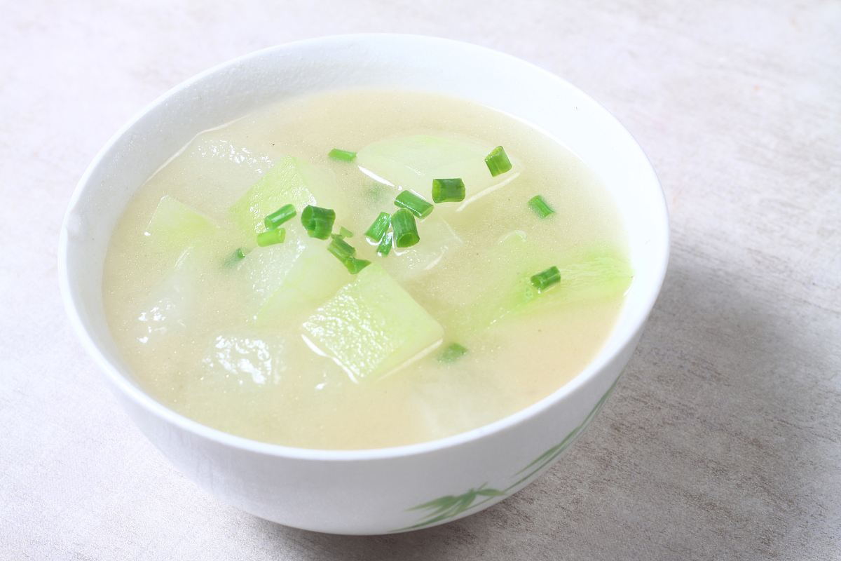 孕妇喝冬瓜汤的好处：降火解暑、补充水分、改善睡眠