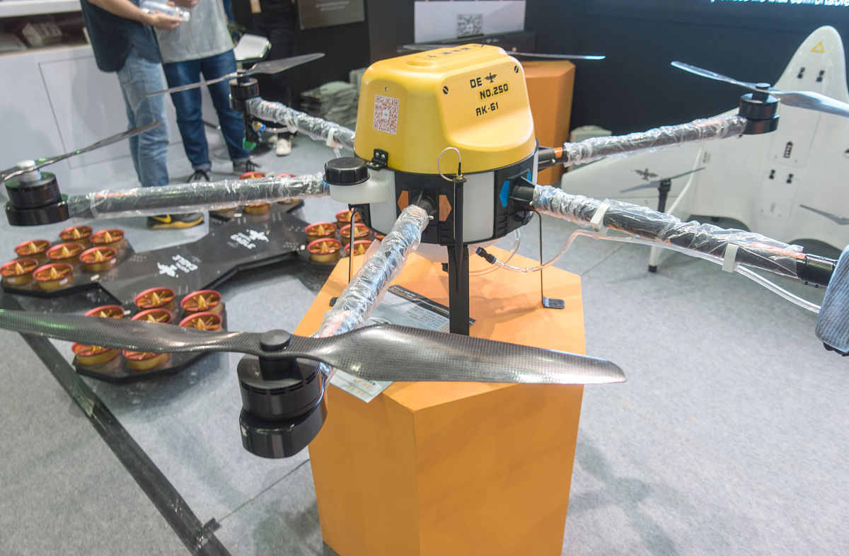 四轴电动载物平台：多角度图像采集利器