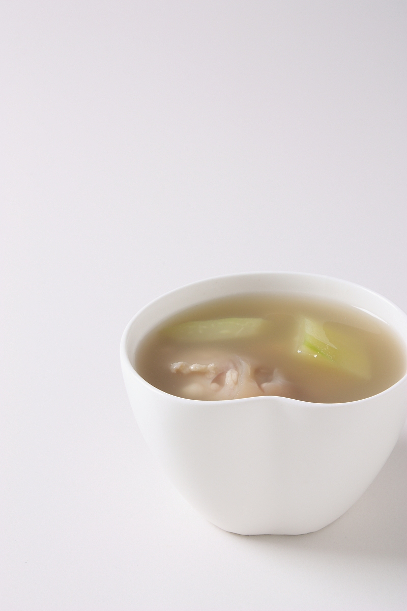 2012年08月06日,广东省广州市,青木瓜黄豆猪蹄汤有丰胸,养颜,润肤的功