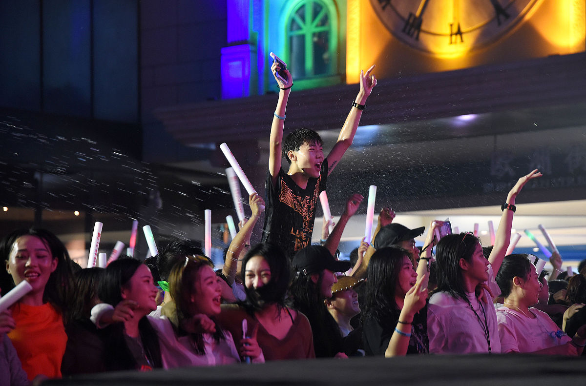 这首歌有多嗨？它能让你成为宇宙舞神！