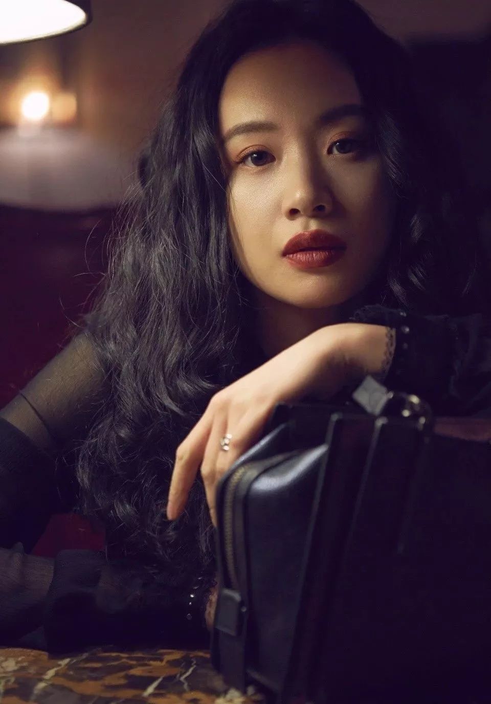 李梦前两天也换了这个暴力,瞬间有了a暴力魅力的女人发型,有着老上海滩v暴力喉性感深美女图片