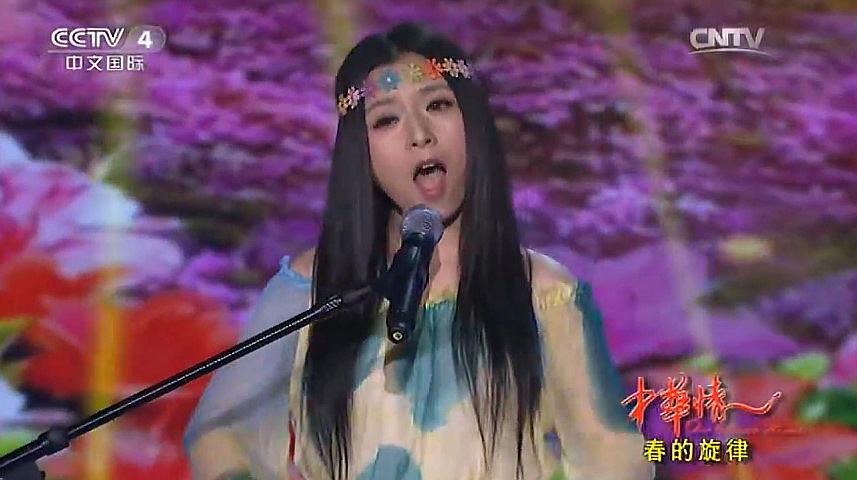 [图]歌手安与骑兵演唱《哦想》歌声甜美,动人心弦,向往自由