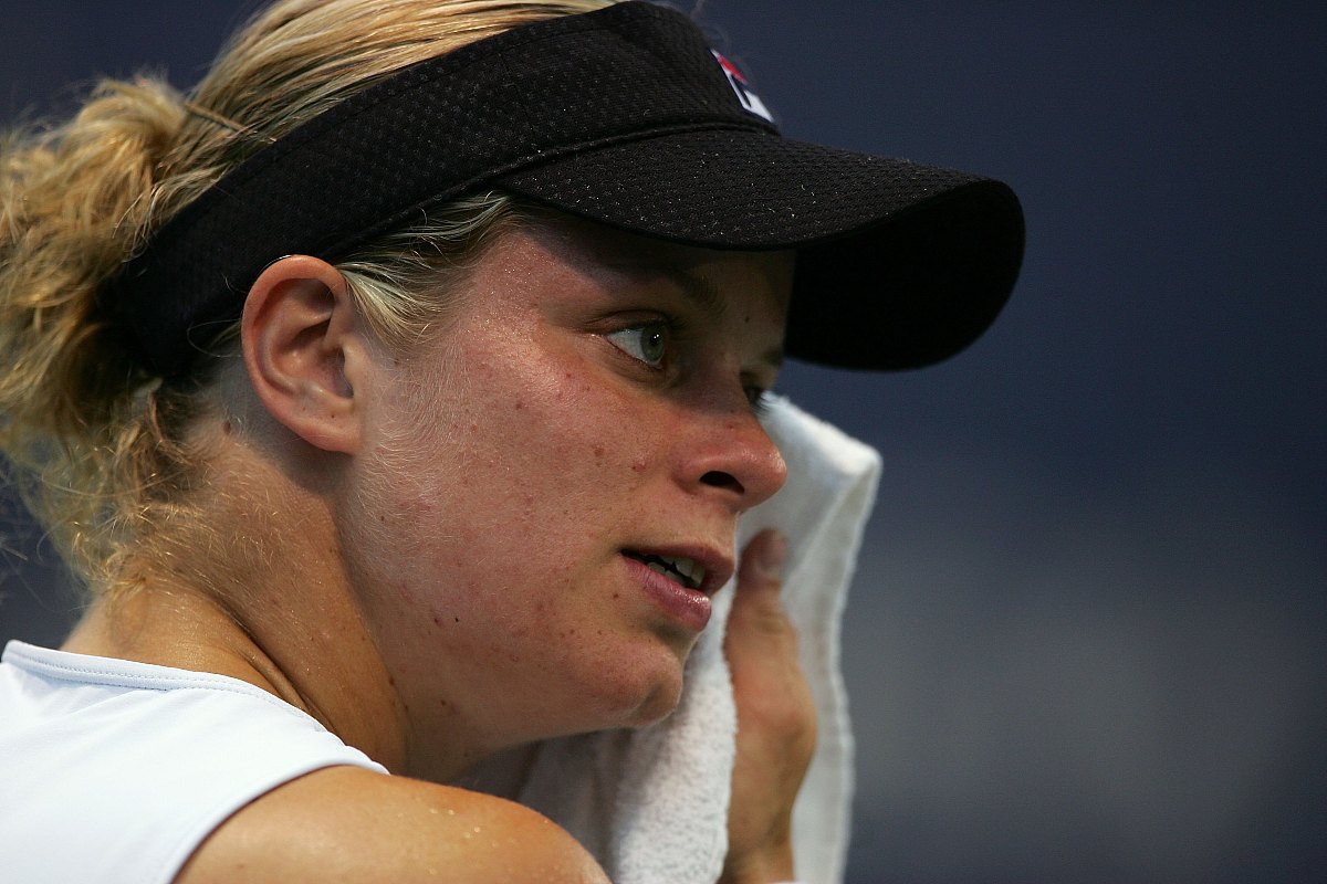 利用公式9和公式10求解fxy的形式。从理论上分析StO2对反射光强度的影响和组织膨胀程度对反射光强度的影响应当是彼此独立互不相关的在fxy公式中应当反映为线性叠加。从图2a和图2c中各条曲线几乎没有出现相交的情况也可以证明StO2和组织膨胀程度对预测值的影响是线性组合。按照公式11拟合生成的三维函数拟合图如图2c所示。