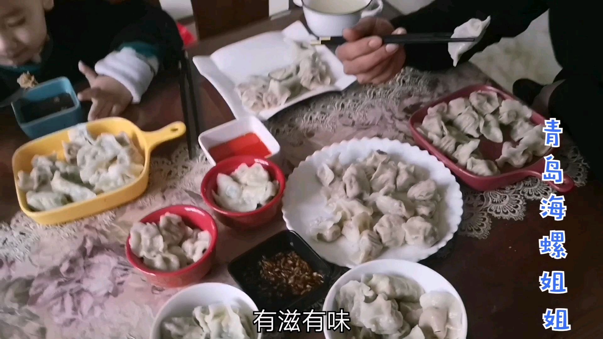 青岛媳妇包虾仁韭菜饺子,鲜美多汁,酸菜肉馅的喷香流油,超好吃