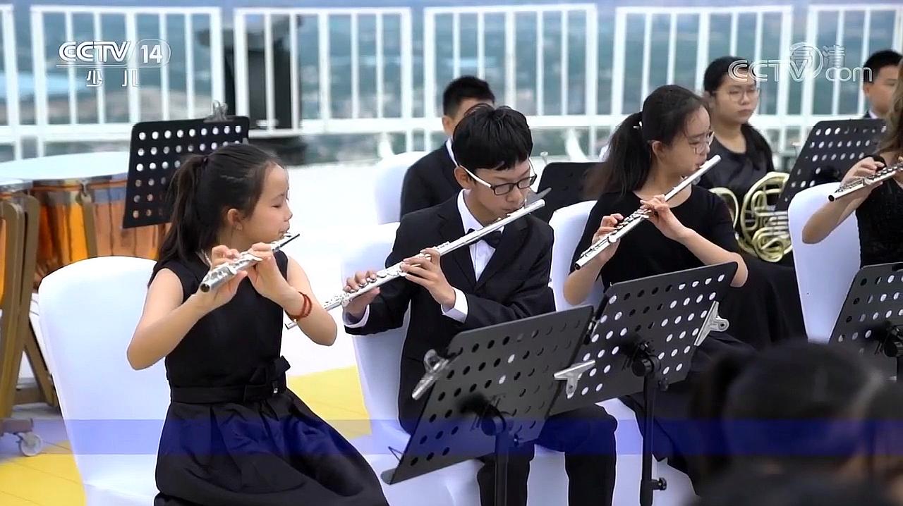 [图]少年乐团和交响乐团合奏《胡桃夹子组曲:芦笛舞曲》