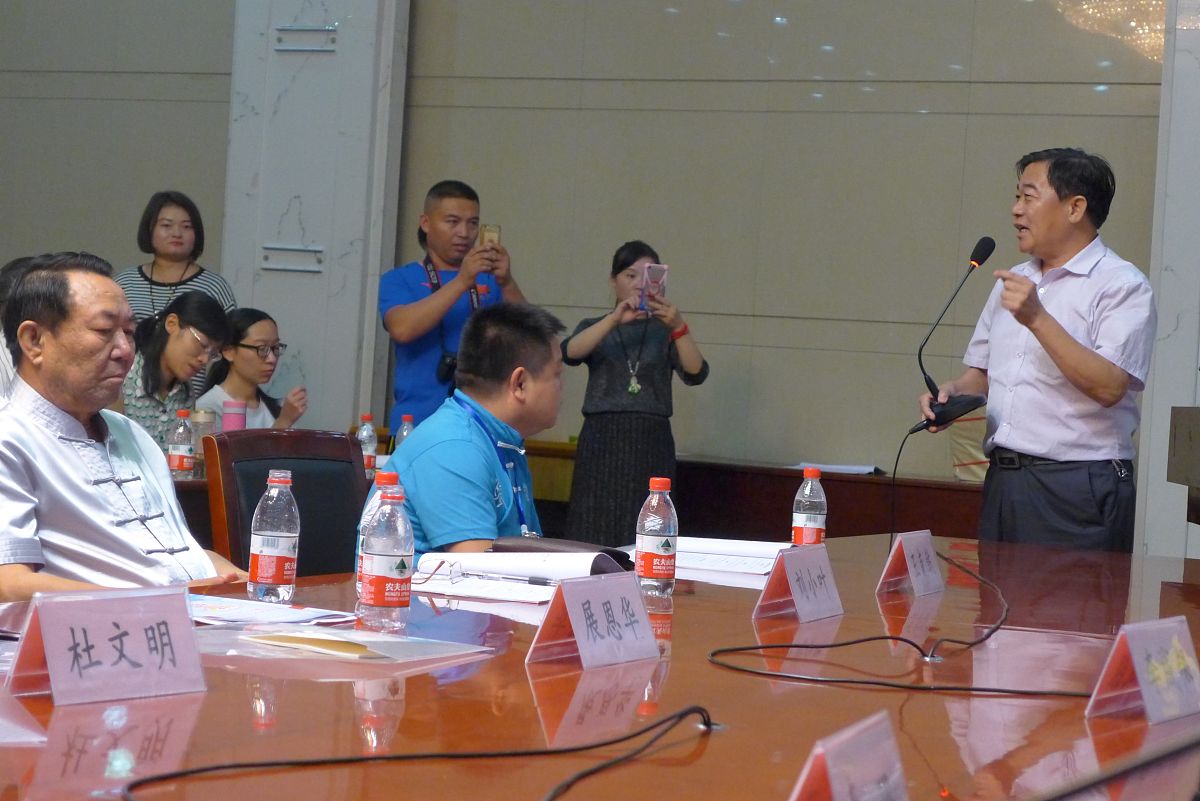 重庆市机械高级技工学校党委委员、副校长：陈群