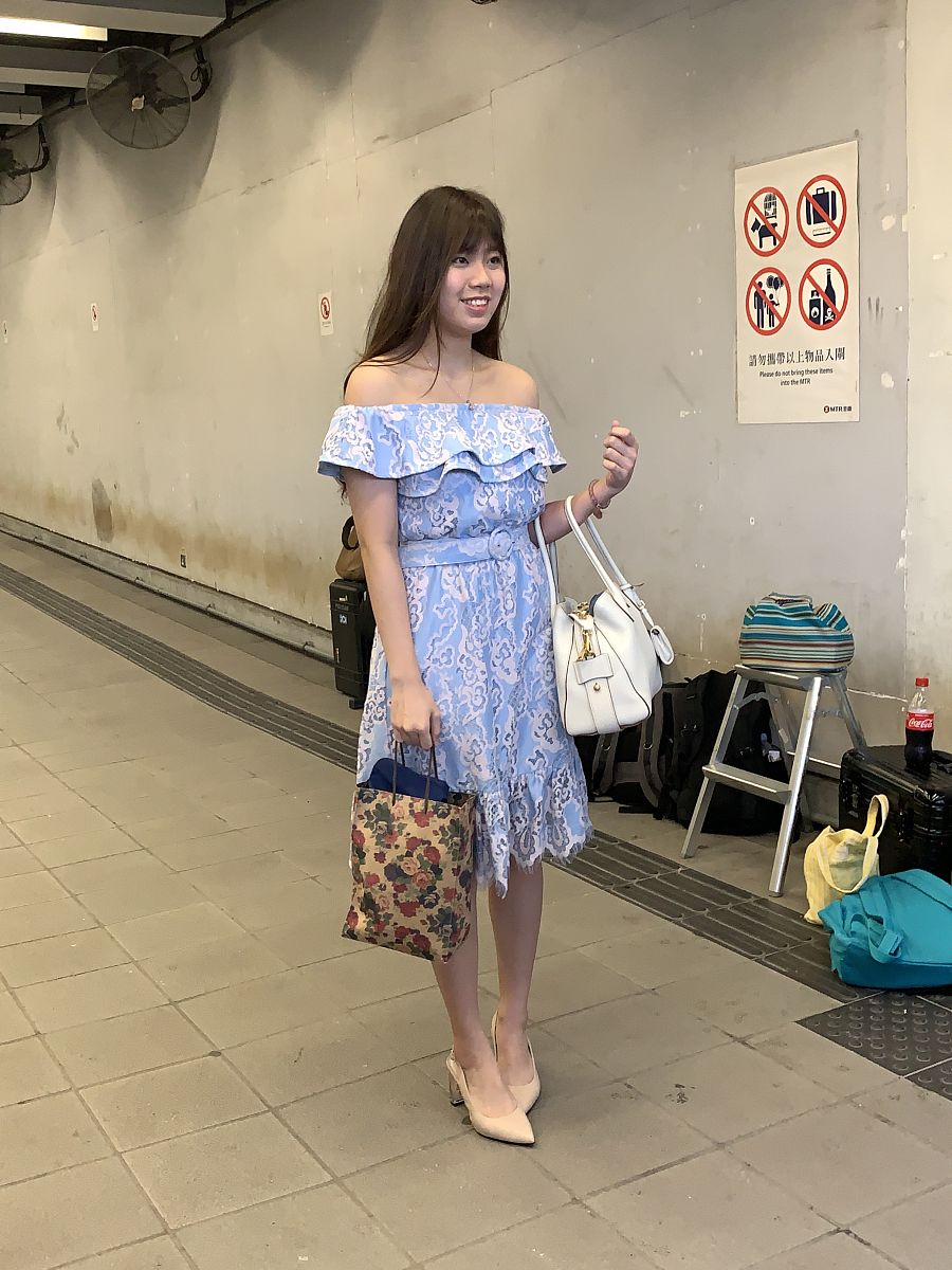 牛仔裙如何穿才能遮肚子肉 哪种款式牛仔裙可以遮肚子