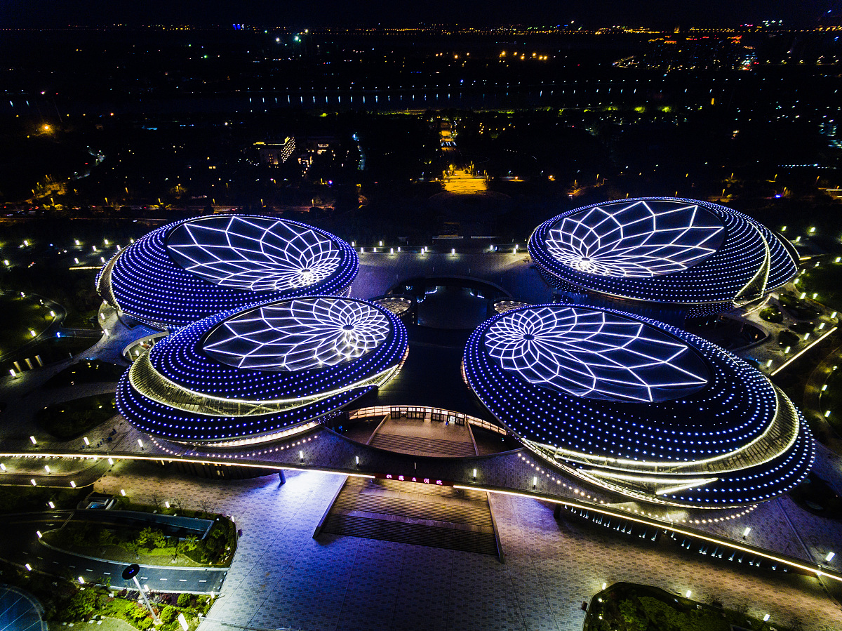 中国的现代化建设为什么不能走西方国家现代化的老路字数不少于500字