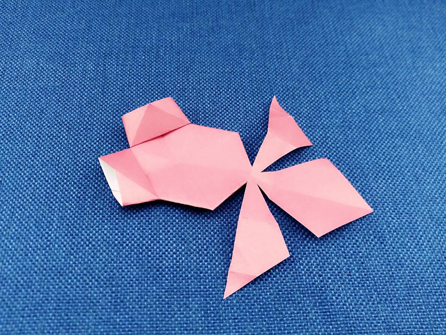 创意大眼金鱼折纸