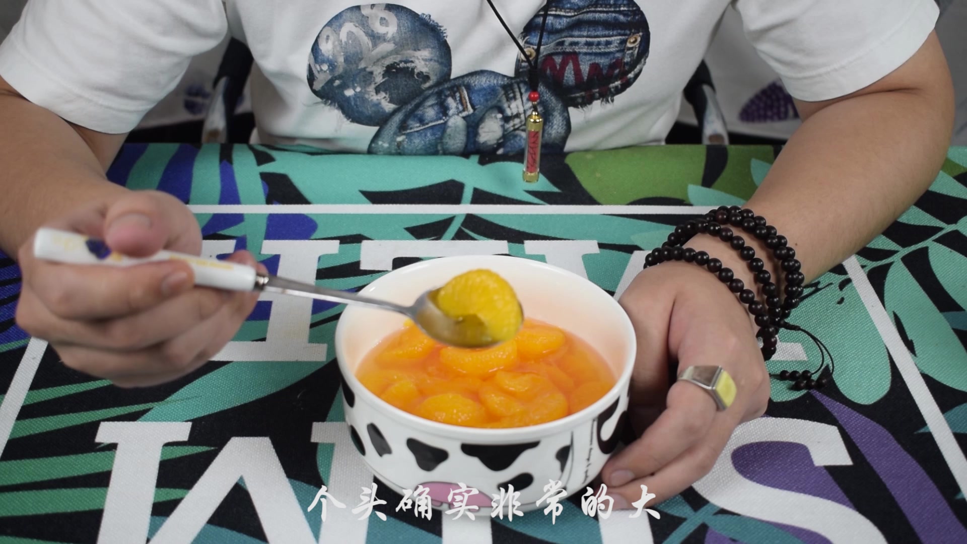 军用食品罐头甜点“糖水桔子”,果肉超级紧实,好吃的不在话下