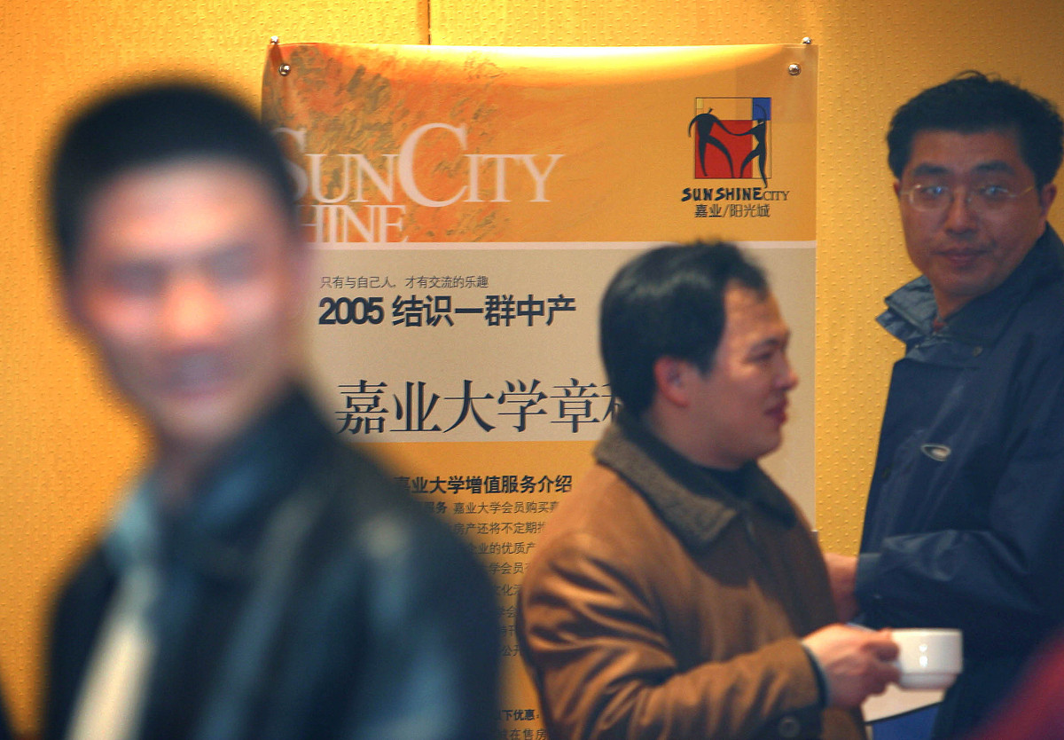 中国社会阶层分析：工人、农民、知识分子、中小资产阶级和资产阶级
