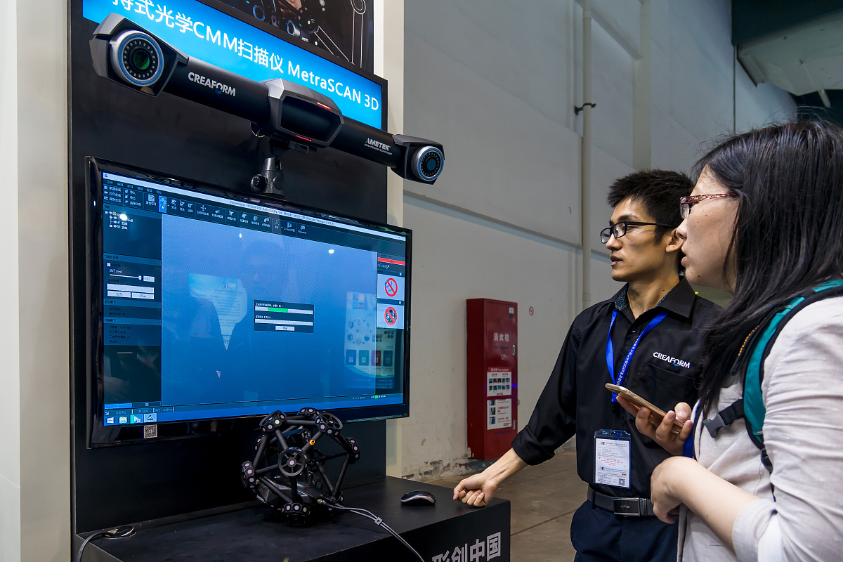 帮我制定一份关于商业银行健全科技人才培养和考核机制的调研方案