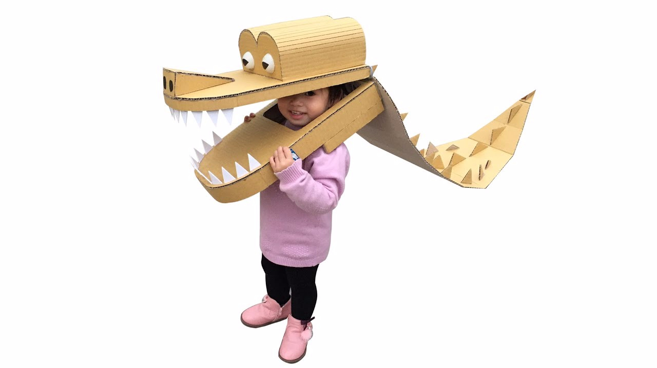 自制儿童玩具,纸板鳄鱼头盔,孩子玩的很开心,看看他是怎么做的
