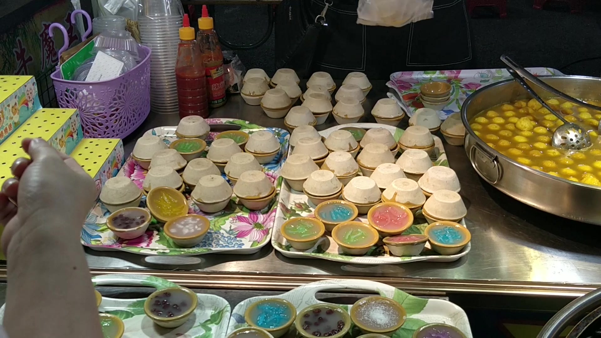 5块钱三个钵仔糕,夜市里的美食,你们吃过吗?
