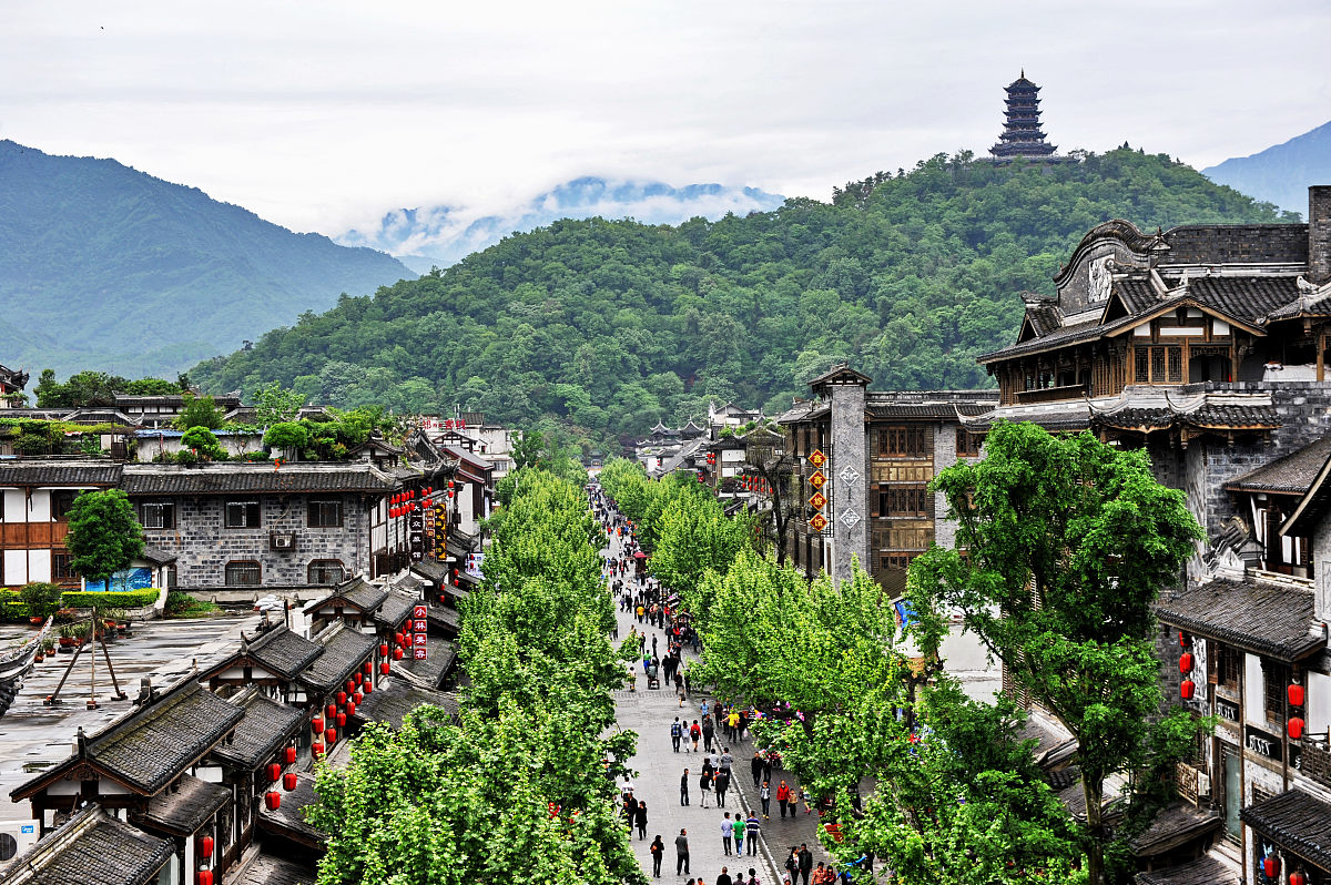 关于四川成都房地产开发二级资质办理条件字数