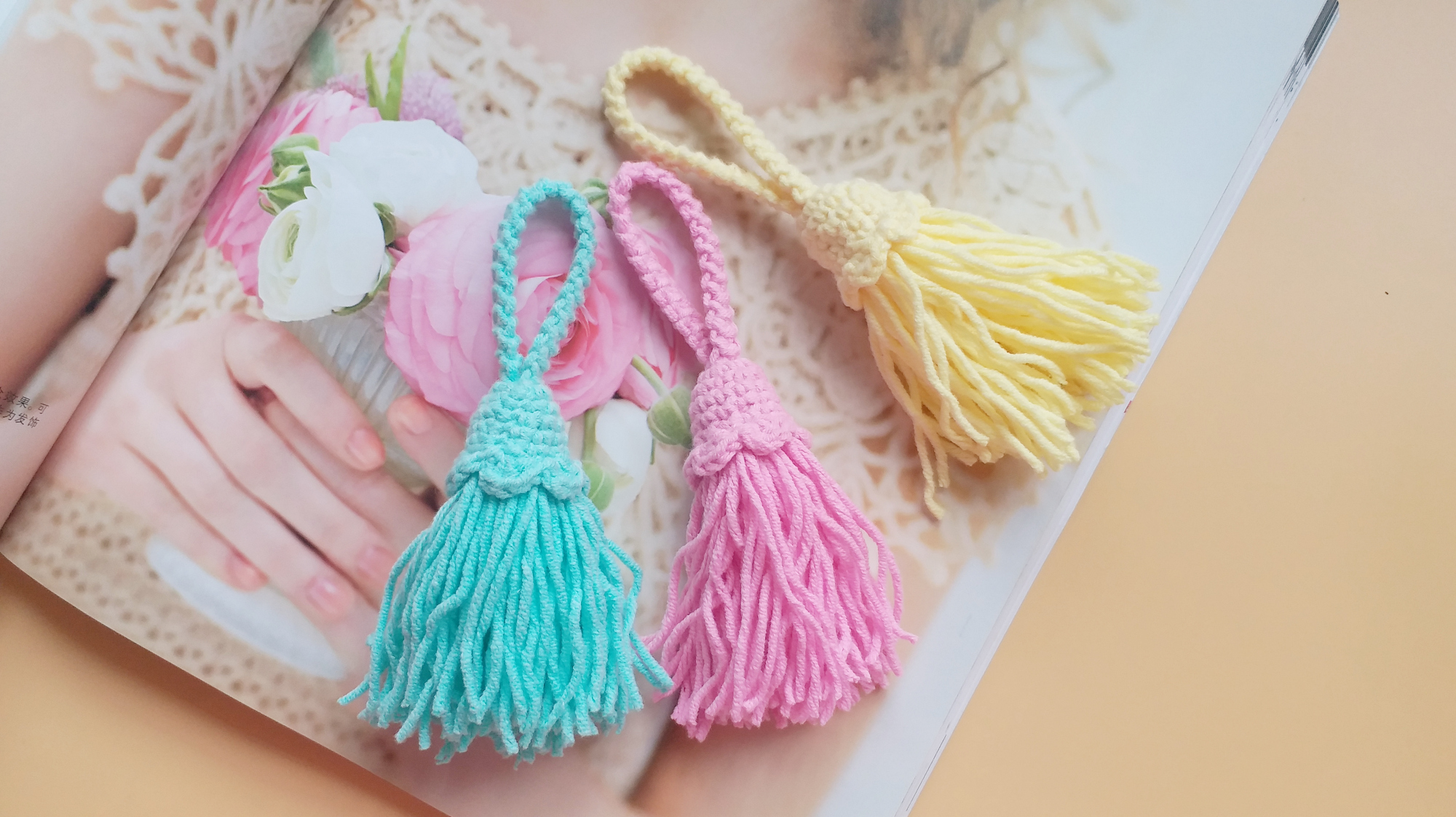 钩针编织 用毛线制作的流苏挂坠 纯色的别样美