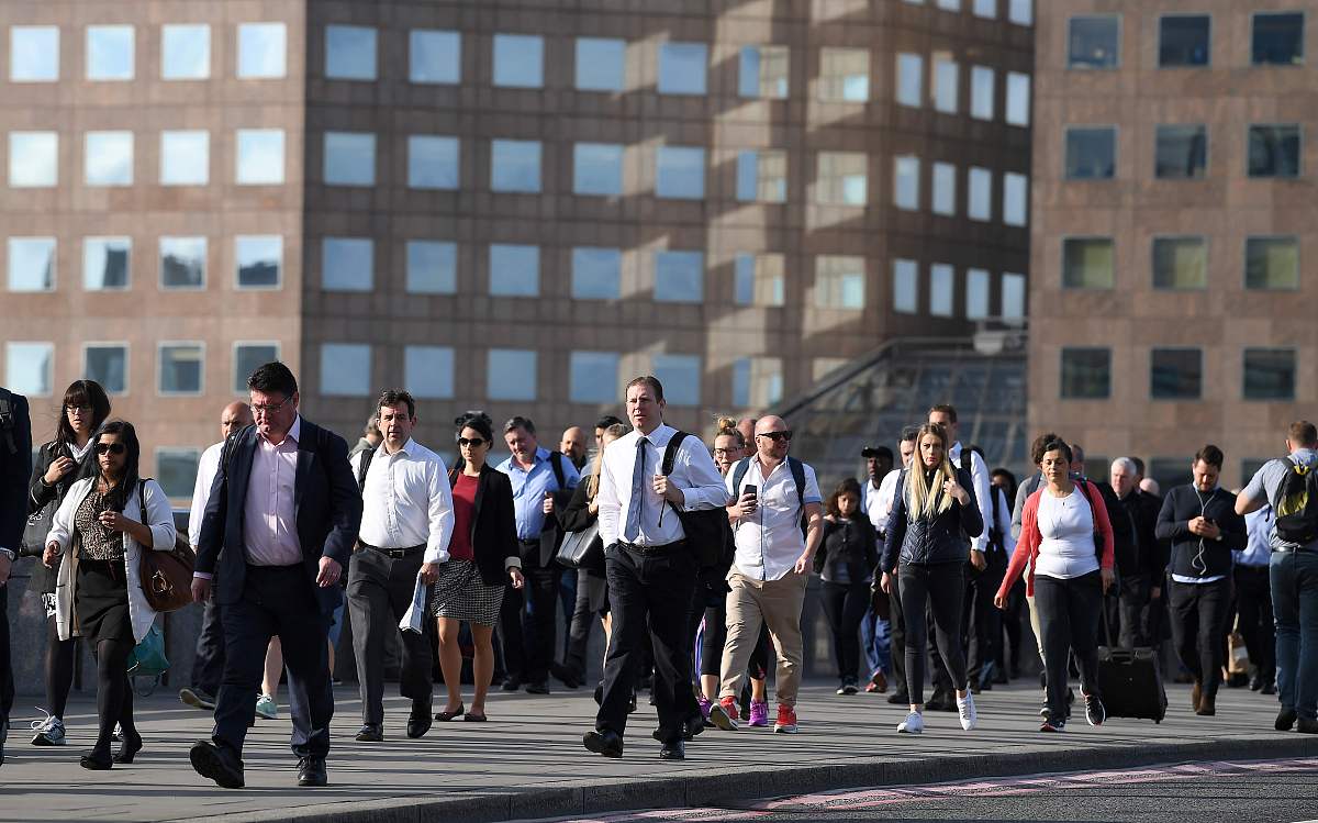 我现在是一名物业管理专业的实习生在佛山豪信公司实习实习身份为社区楼栋管家实习时长为4个月开始实习的时间为2023年1月2日以周为单位写25篇实习周记每篇300字左右