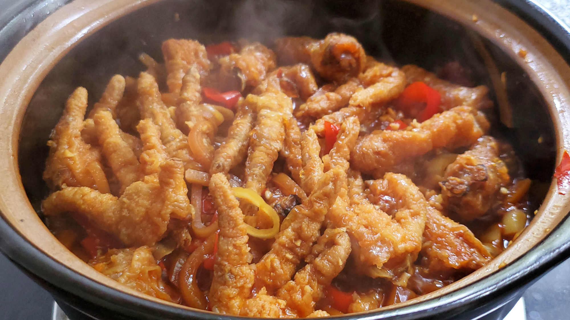 吃了几十年鸡爪,这样做还是第一次吃,软烂脱骨多汁美味,特解馋