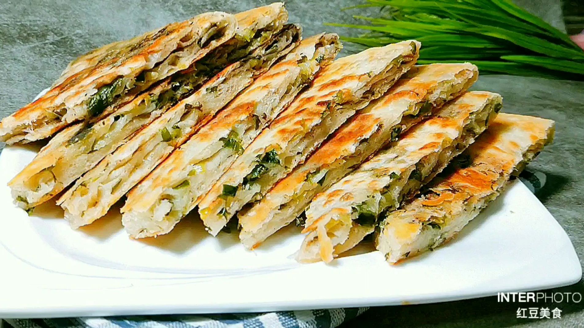 油饼加它比葱花香百倍,外焦里嫩好吃不停口~韭香油饼