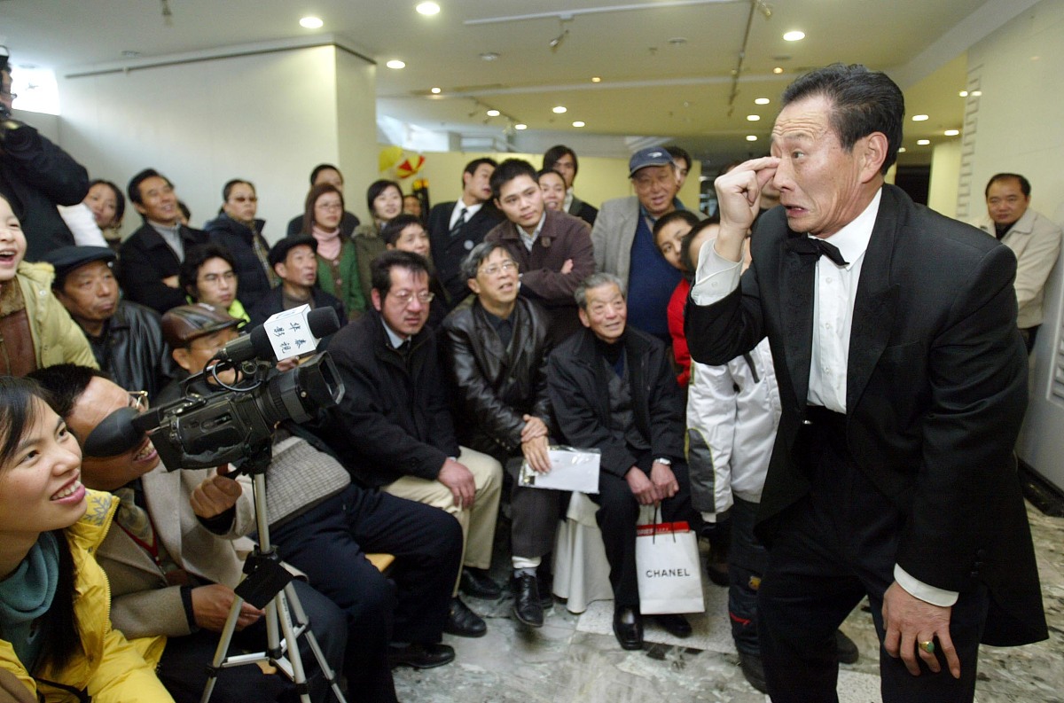 2006年12月17日,魔术师零距离与观众面对面.当日,一场别开生面的魔术